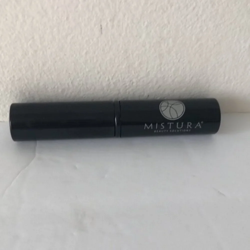 Mistura Beauty Solution Retractable Kabuki Brush for powder, bronzer, or blush